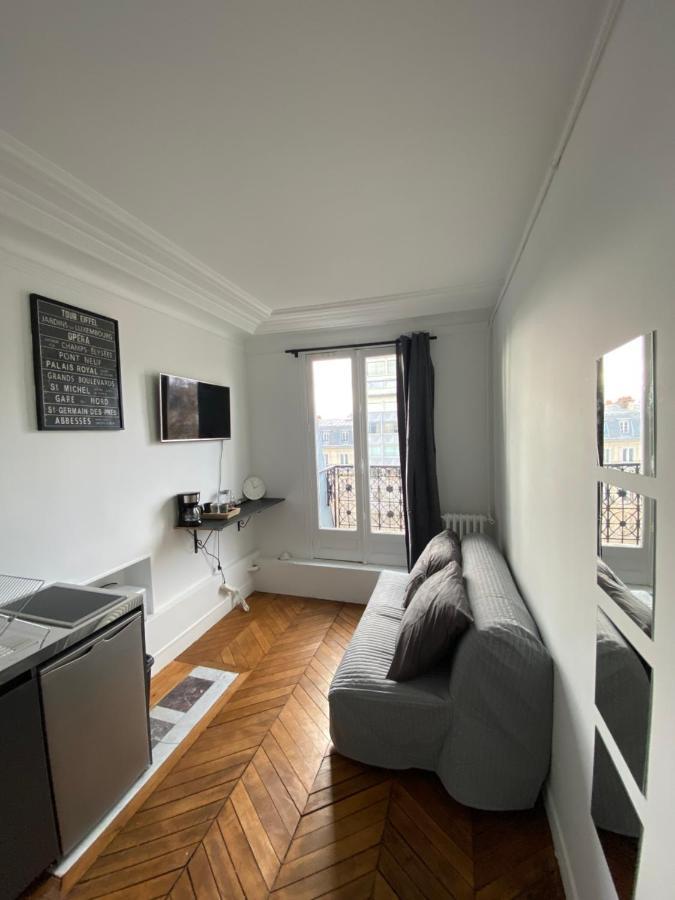 The Eiffel Tower Room Parigi Esterno foto